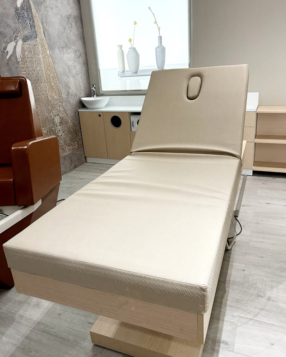 Кушетка косметологическая ABUDHABI LIGHT OAK — фото и характеристики Maletti