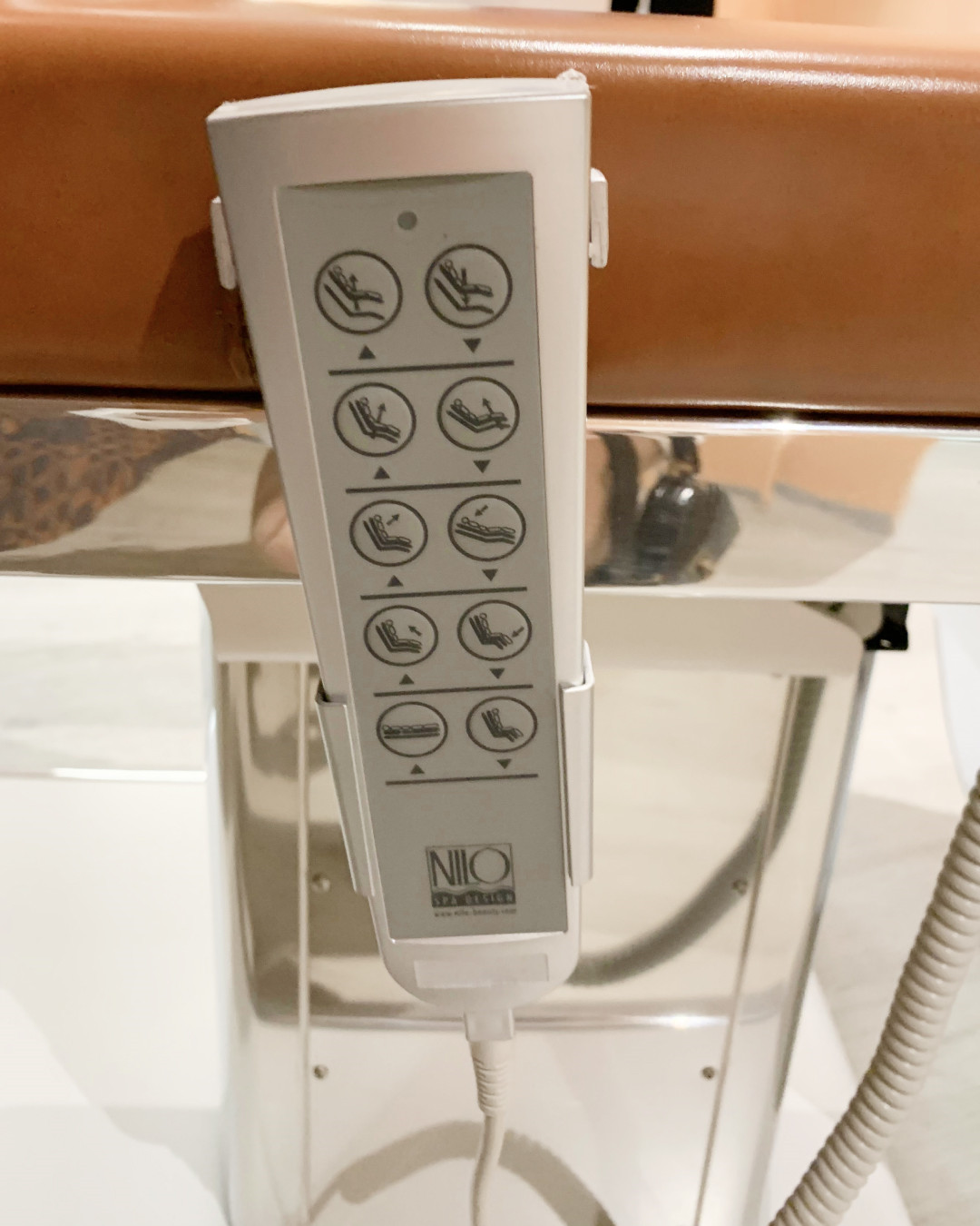 Косметологическое кресло GLAMOUR PREMIUM — фото и характеристики Maletti