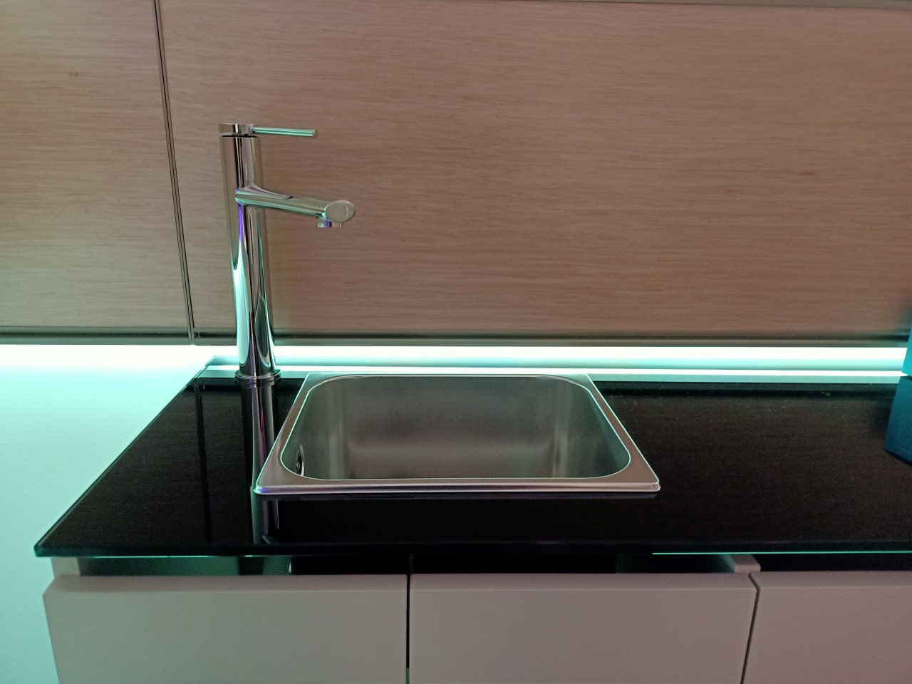 Лаборатория с раковиной HORYZON SINK CABINET — фото и характеристики Maletti