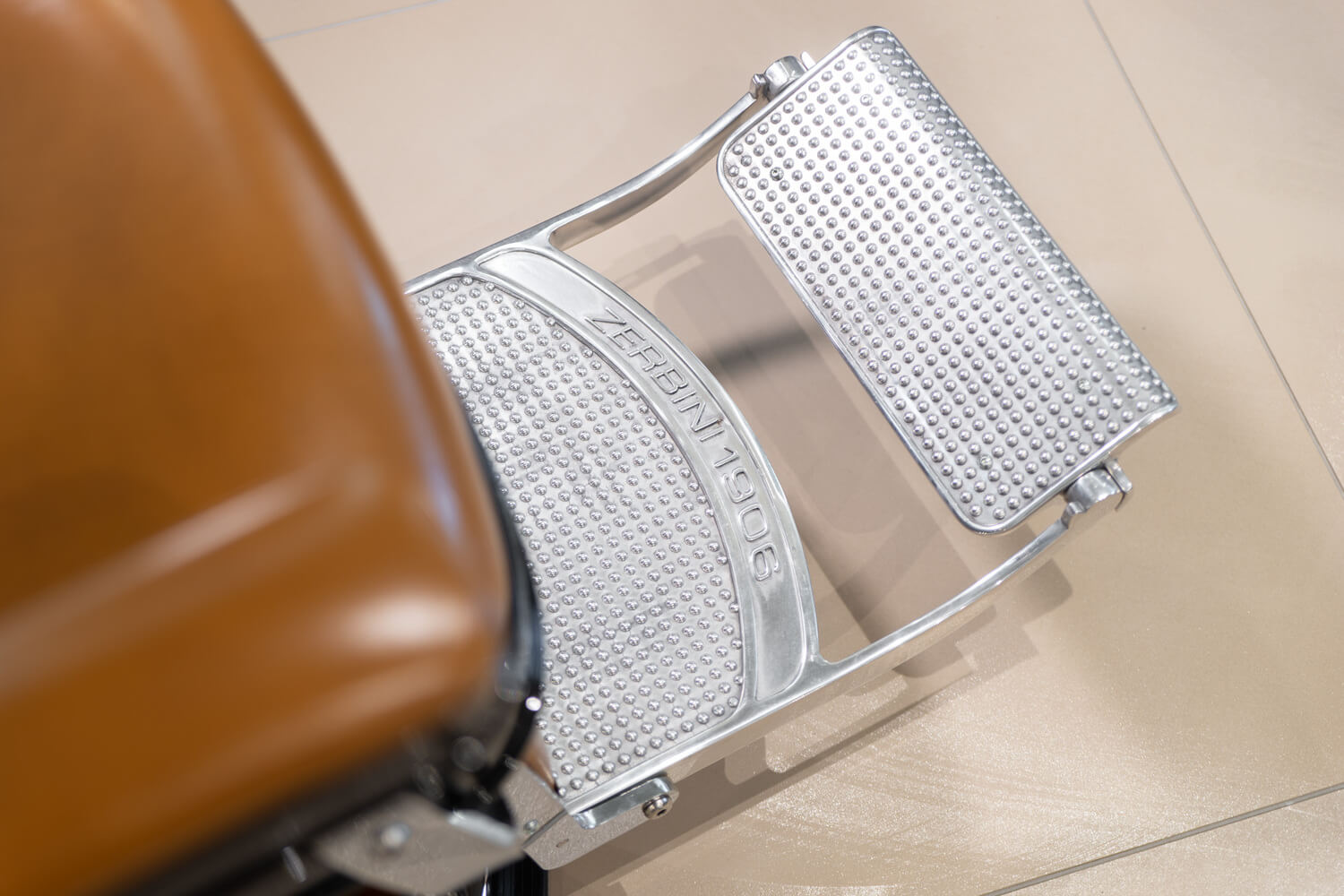 Парикмахерское кресло ZERBINI 1906 COLOR — фото и характеристики Maletti