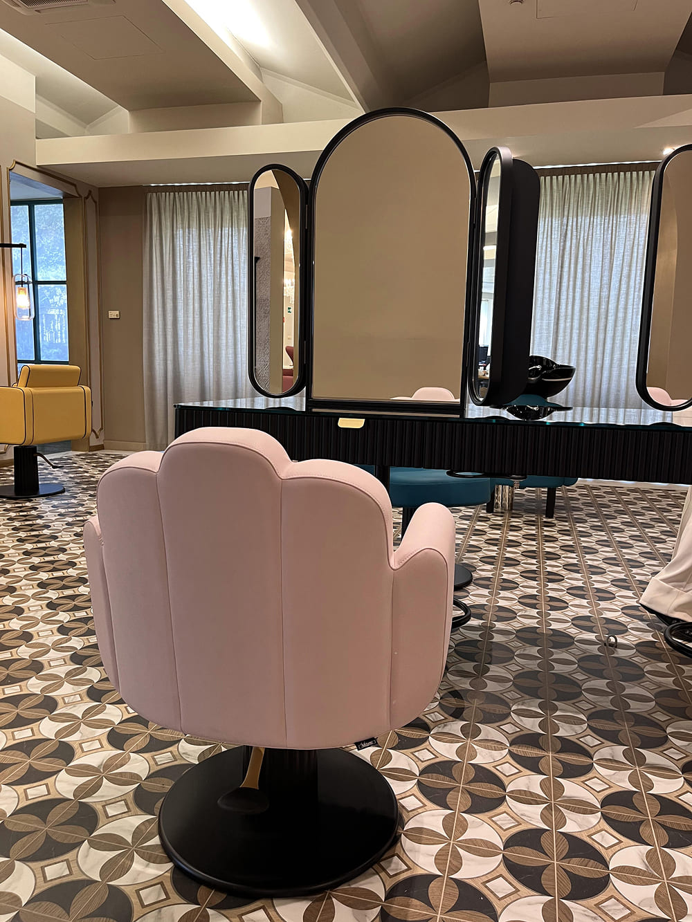 Парикмахерское кресло SARAH Bi-Color — фото и характеристики Maletti