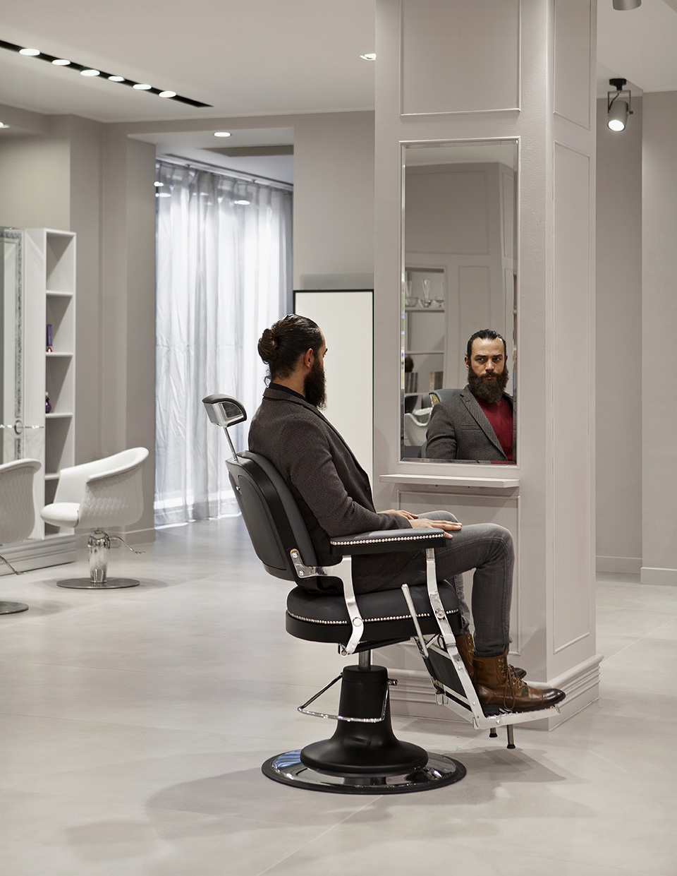 Парикмахерское кресло ZERBINI BLACK — фото и характеристики Maletti