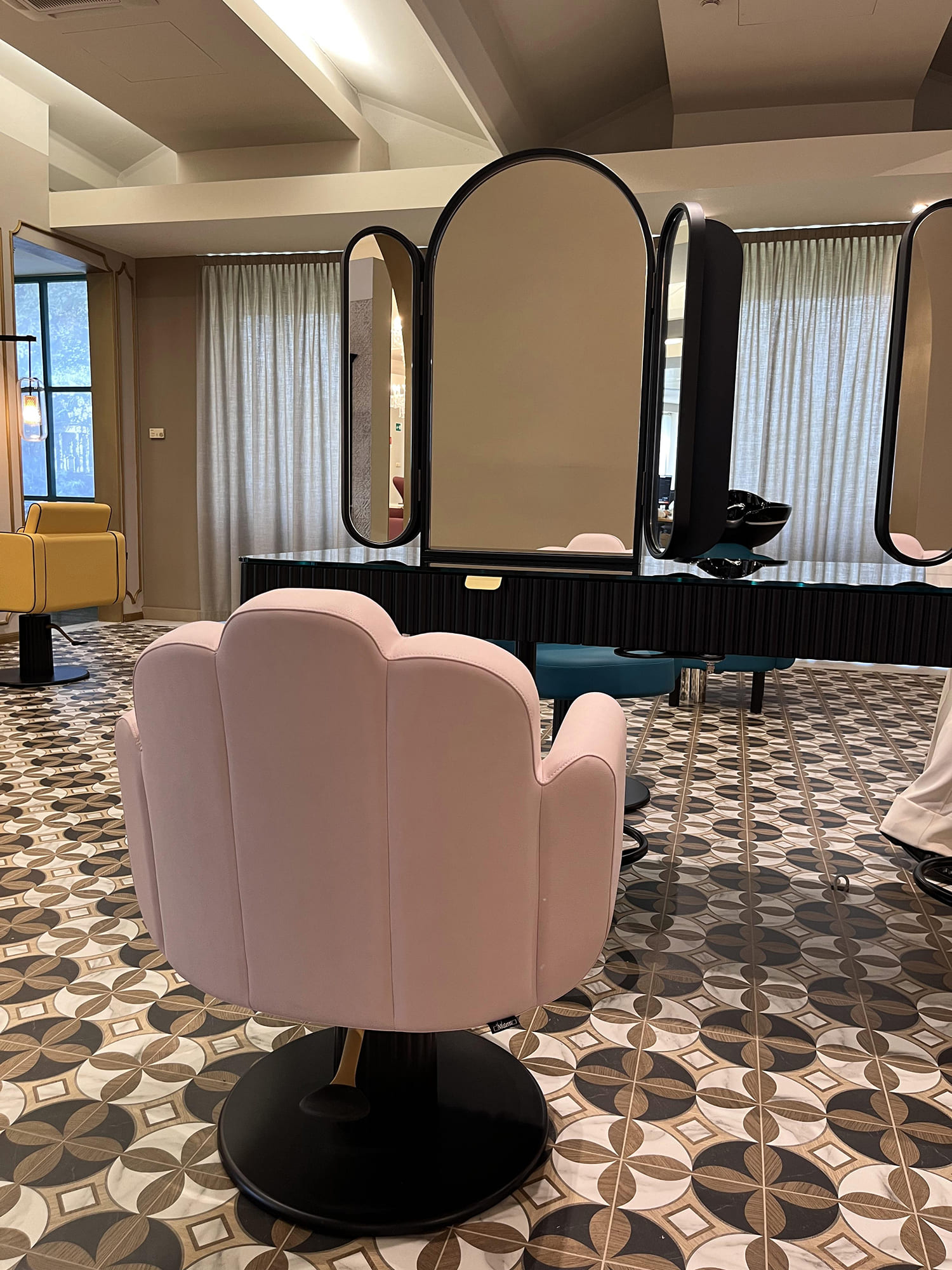 Парикмахерское кресло SARAH Bi GOLD WHITE — фото и характеристики Maletti