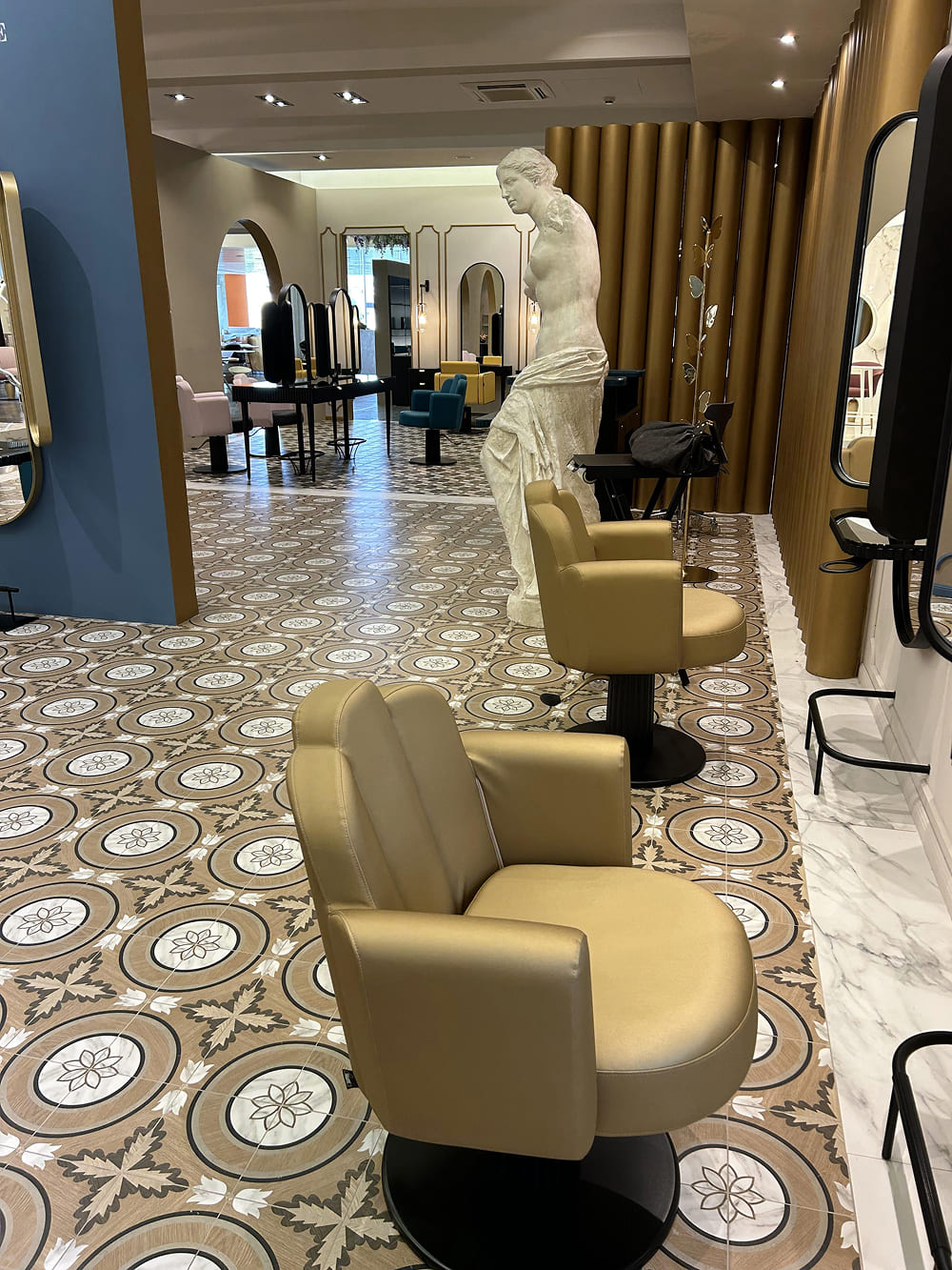 Парикмахерское кресло SARAH Bi-Color — фото и характеристики Maletti