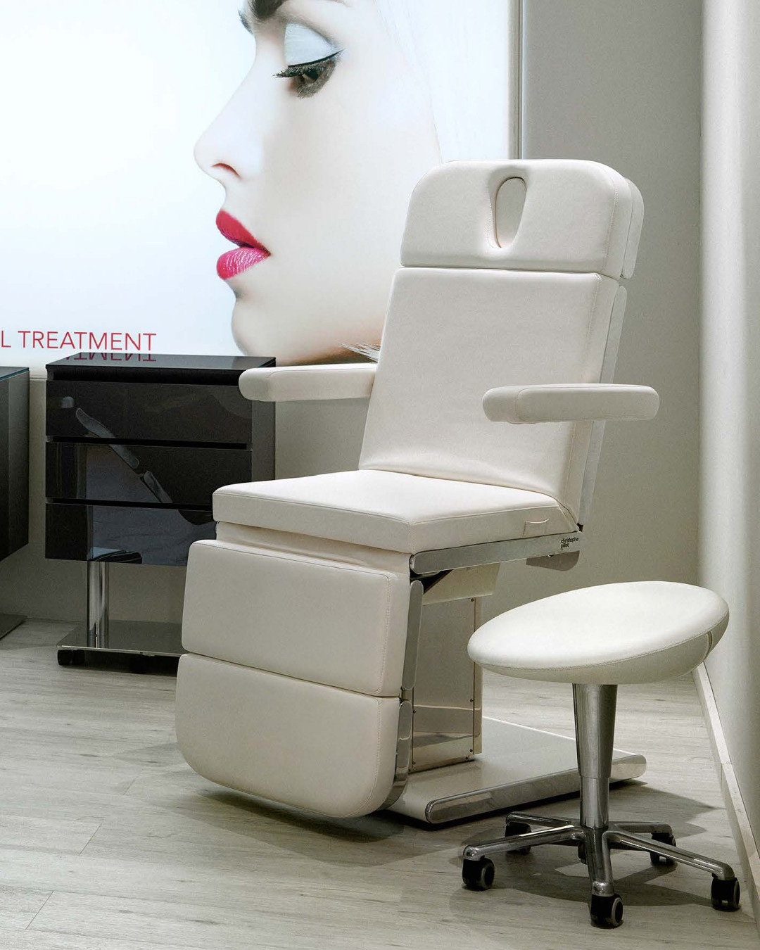 Косметологическое кресло GLAMOUR PREMIUM — фото и характеристики Maletti