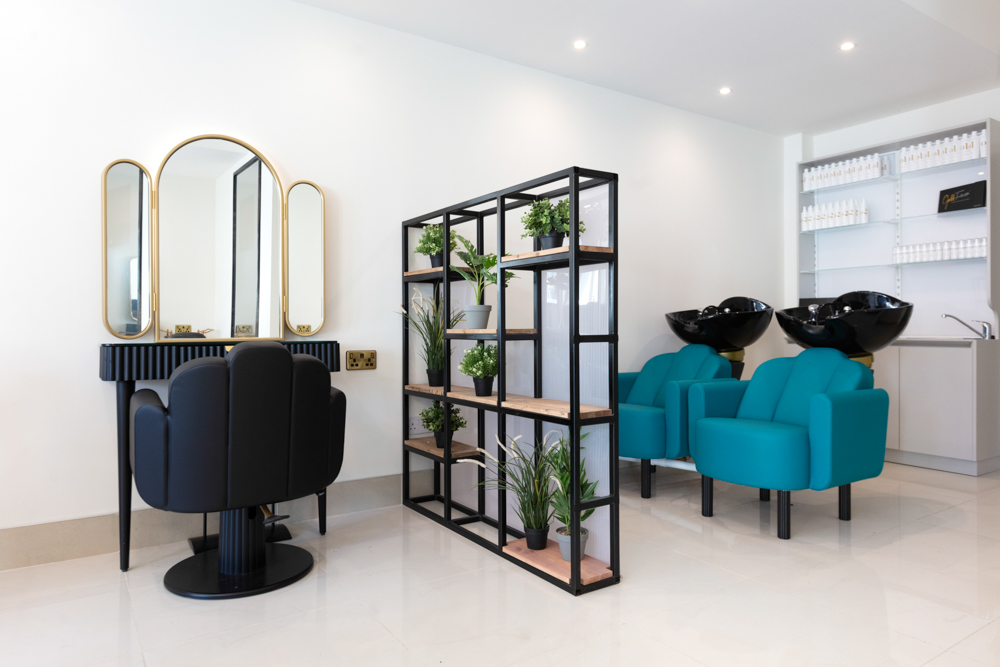 Интерьер салона красоты Ceira Lambert оборудованный мебелью Maletti