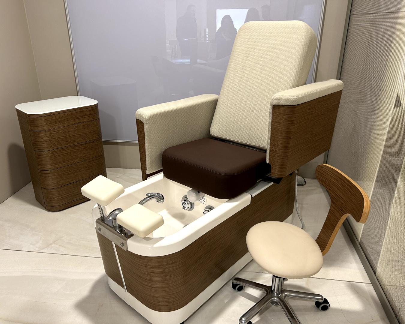 Маникюрный стол HIBISCUS — фото и характеристики Maletti