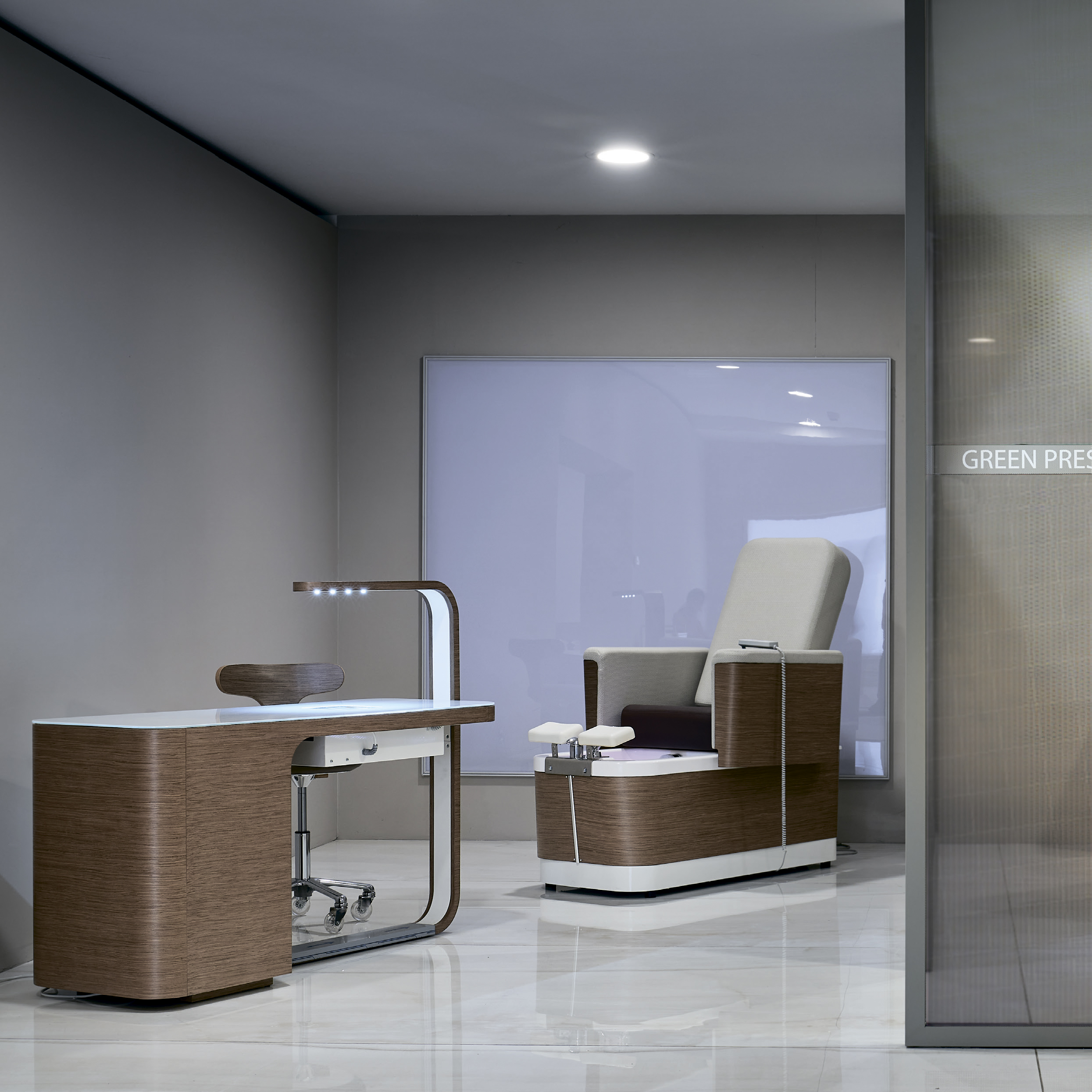 Маникюрный стол HIBISCUS SOCKET с розетками — фото и характеристики Maletti