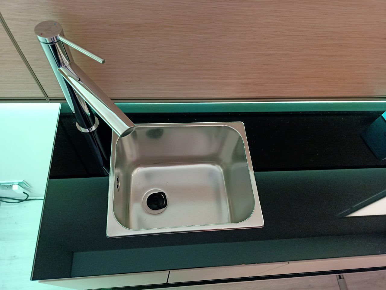Лаборатория с раковиной HORYZON SINK CABINET — фото и характеристики Maletti