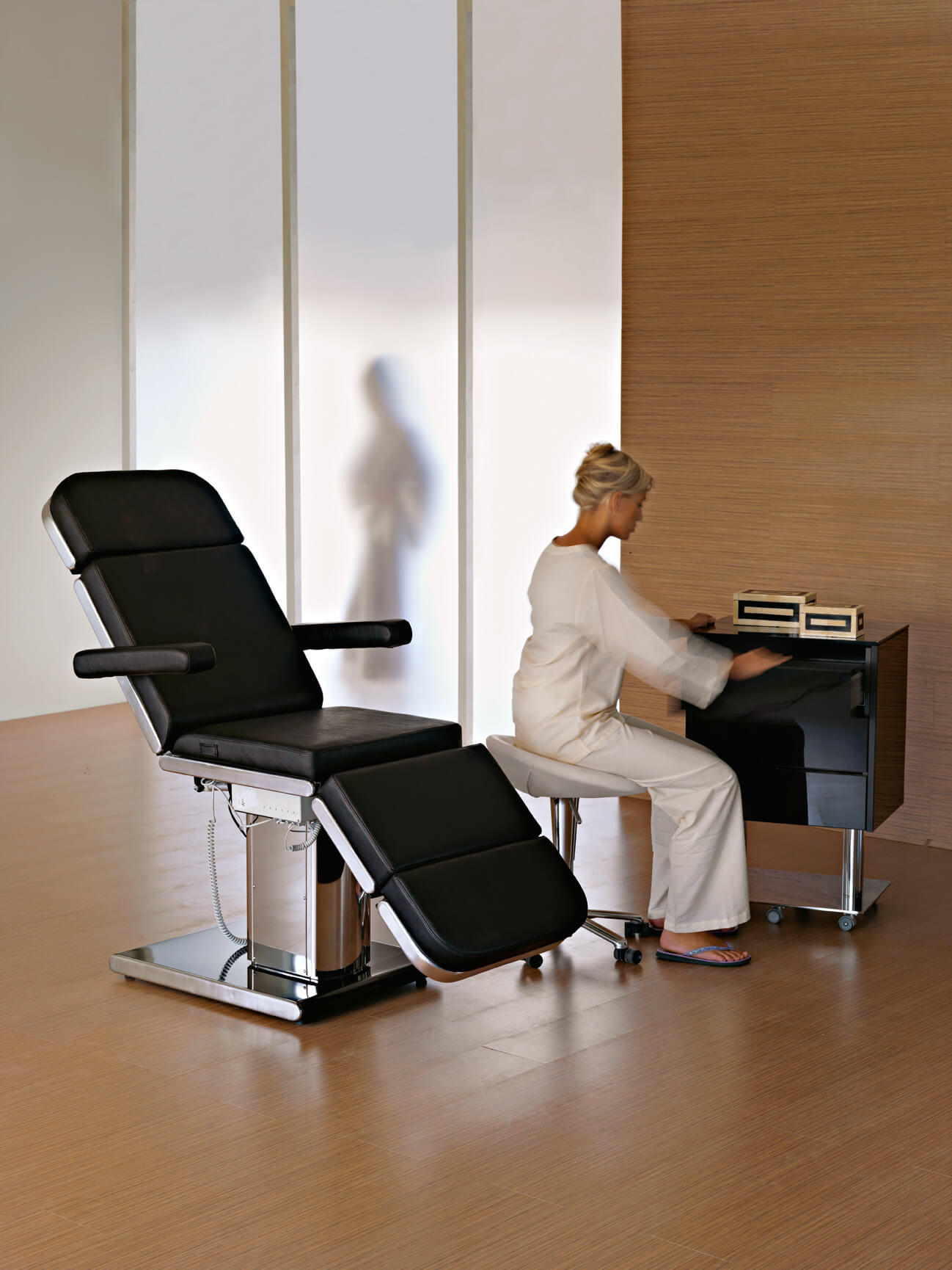 Косметологическое кресло GLAMOUR PREMIUM — фото и характеристики Maletti