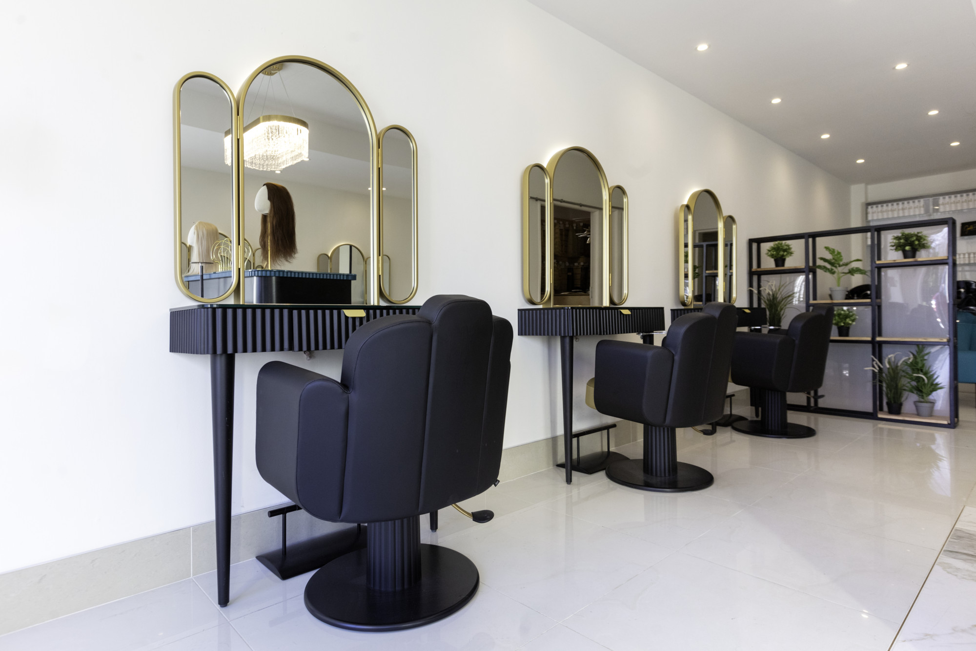 Интерьер салона красоты Ceira Lambert оборудованный мебелью Maletti