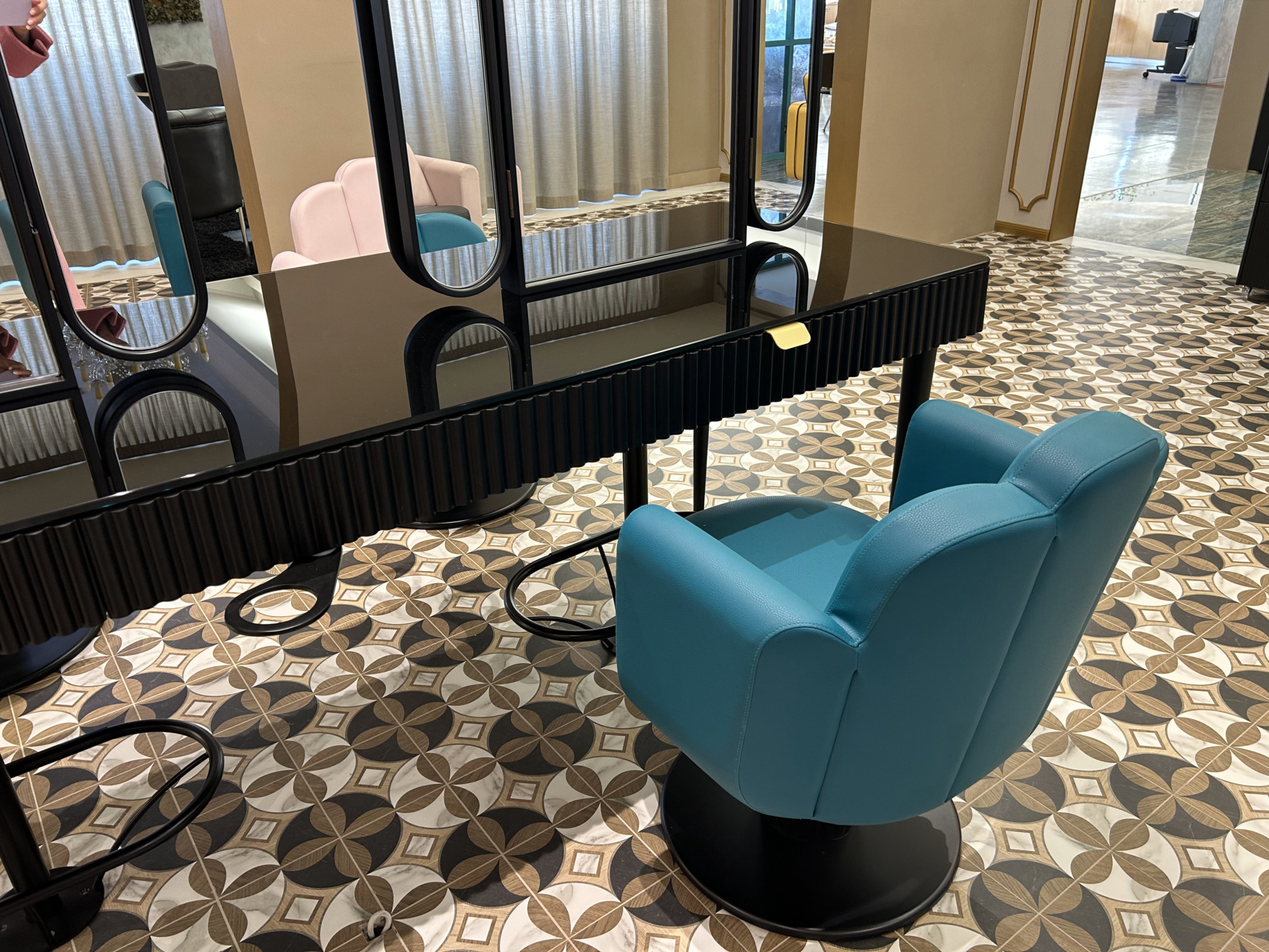 Парикмахерское кресло SARAH Bi-Color — фото и характеристики Maletti