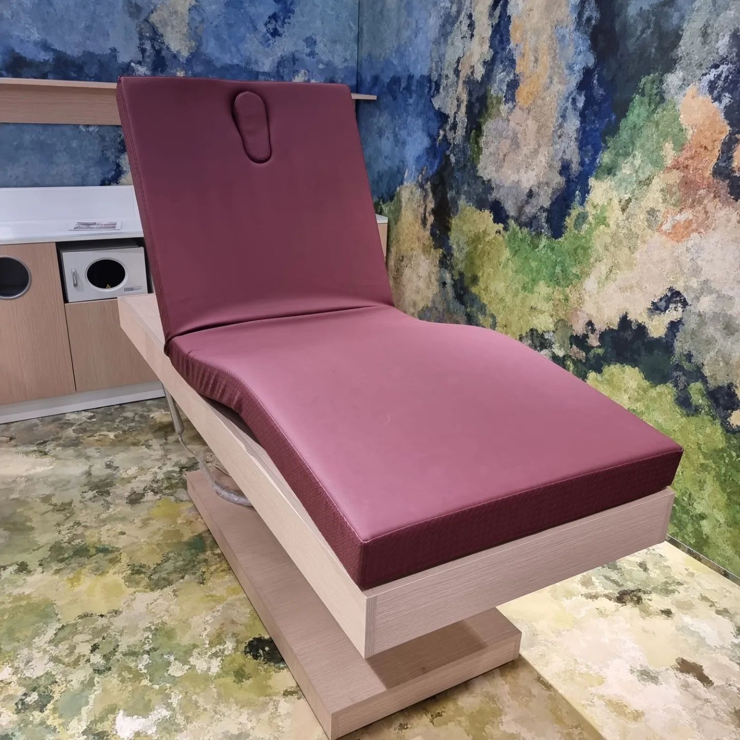 Кушетка косметологическая ABUDHABI LIGHT OAK — фото и характеристики Maletti