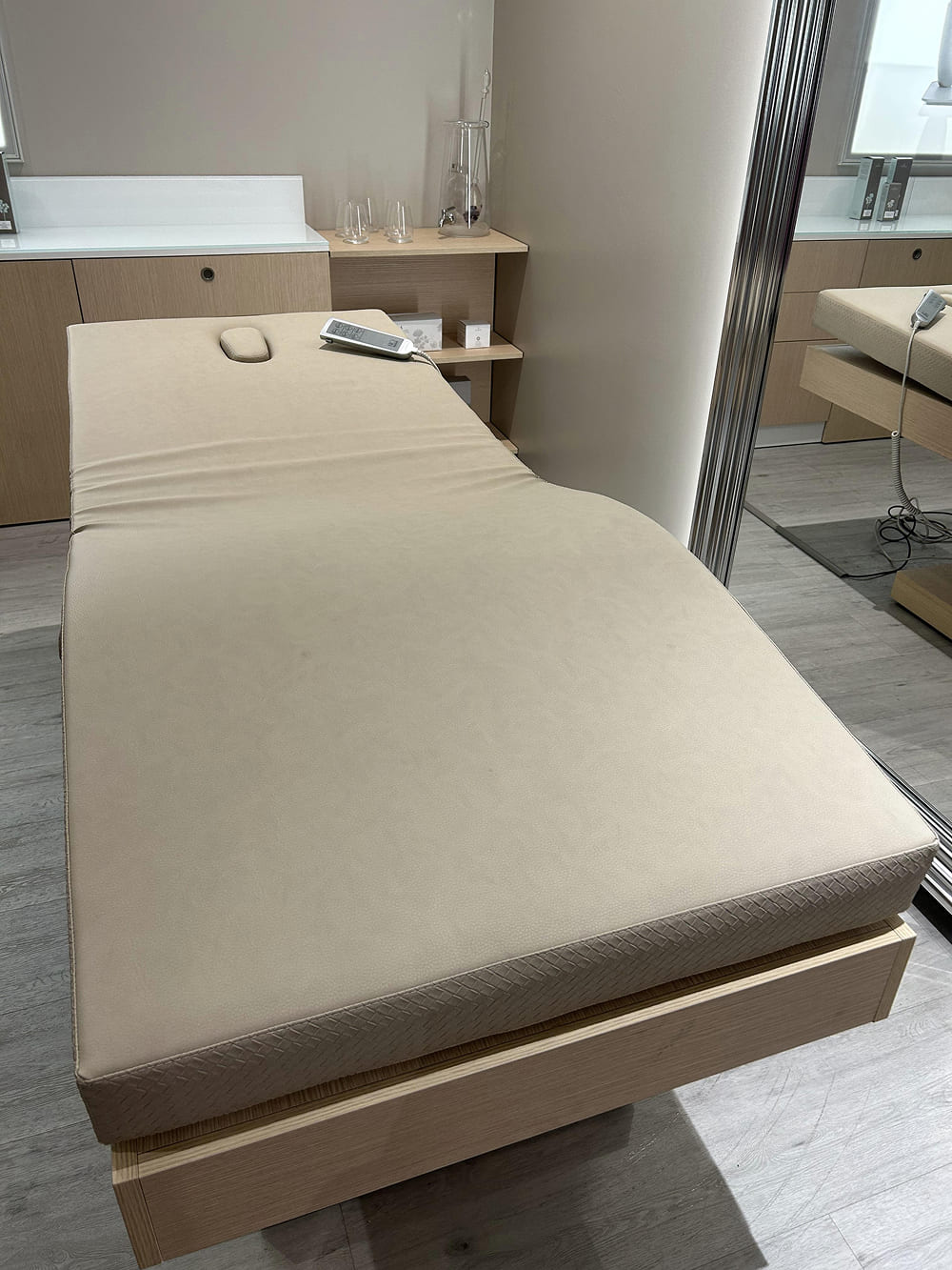 Кушетка косметологическая ABUDHABI LIGHT OAK — фото и характеристики Maletti