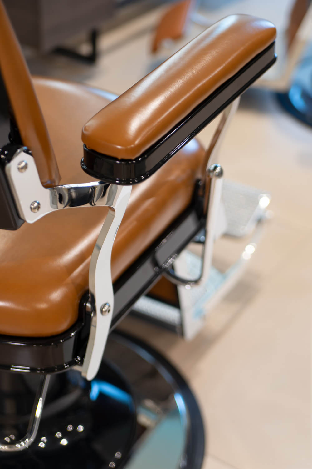 Парикмахерское кресло ZERBINI 1906 COLOR — фото и характеристики Maletti