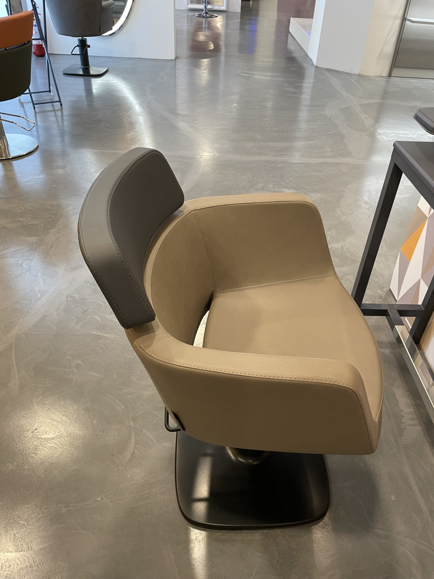 Парикмахерское кресло ECO FUN Bi-Color — фото и характеристики Maletti