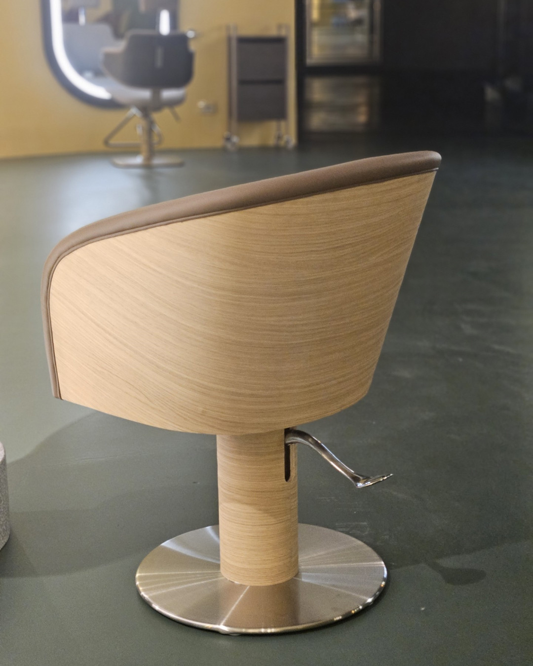 Парикмахерское кресло BARRIQUE — фото и характеристики Maletti