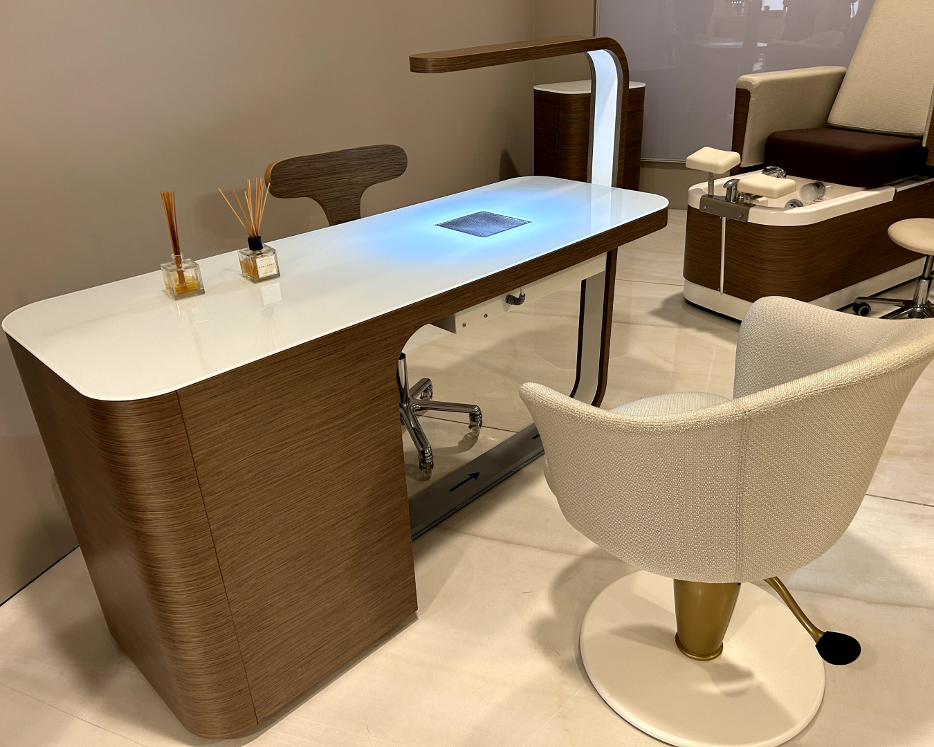 Маникюрный стол HIBISCUS — фото и характеристики Maletti