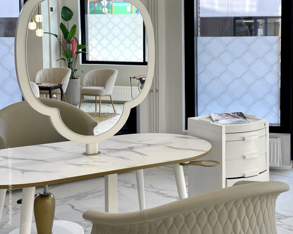 интерьер салона красоты оборудованный мебелью Maletti