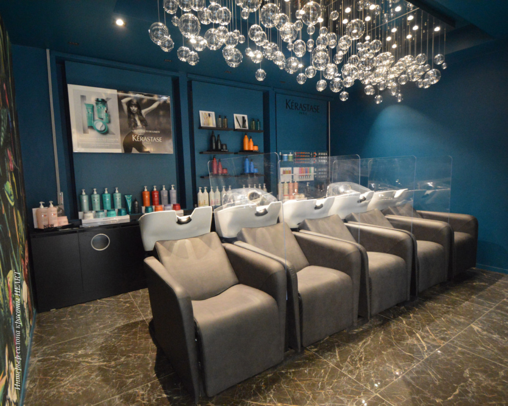интерьер салона красоты оборудованный мебелью Maletti